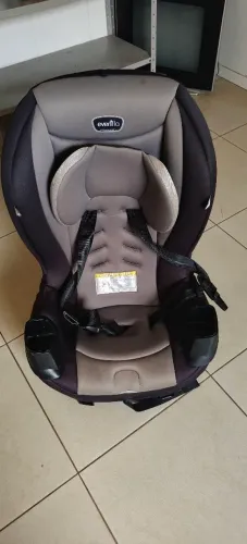 Vende se uma cadeira de BB marca Evenflo, semi nova, faltar no fone *
