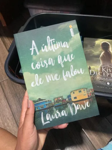 Livro a última coisa que ele me falou