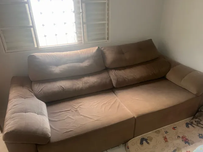 Só hoje - Sofá 2 lugares marrom (assento do lado esquerdo quebrado) 2,40m