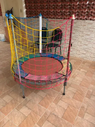 Vendo pula pula em excelente estado, ideal pra crianças abaixo de 08 anos