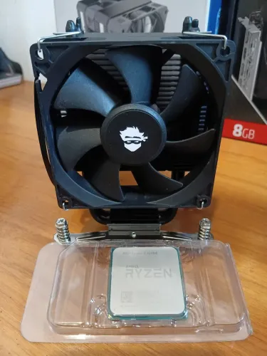 Ryzen 3 2200g com cooler