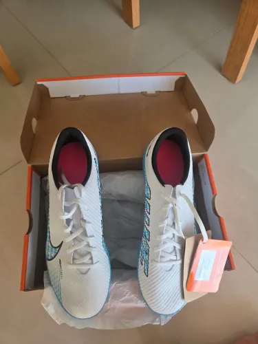 Tênis futsal Nike mercurial original.