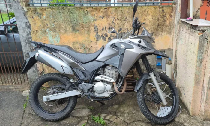 Moto Honda XRE 300 cinza único dono 