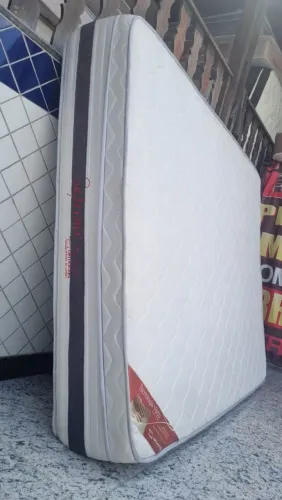 Colchão queen Muito bom Aceito cartão e Entrego