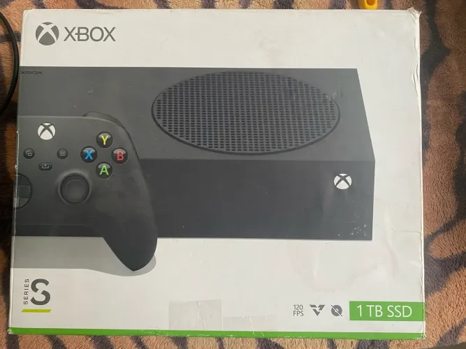 XBOX SERIES S - 1TB Com 2 controles e jogos