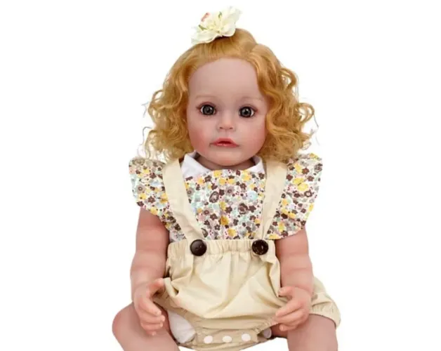 Boneca realista 