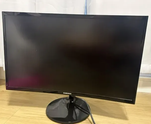 Monitor Samsung Curvo 24" Full HD - C24F390FHL
