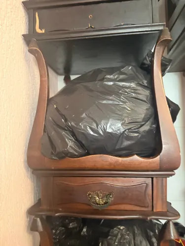 Criado mudo antigo curvado par