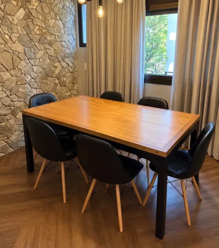Mesa de Jantar com cadeiras