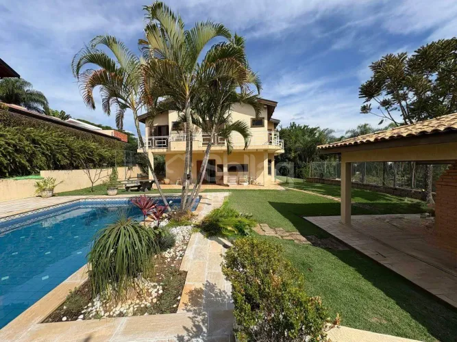 Casa á venda no condomínio Vista Alegre Sede em Vinhedo, interior de São Paulo.