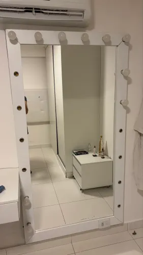Espelho camarim com moldura pra luzes