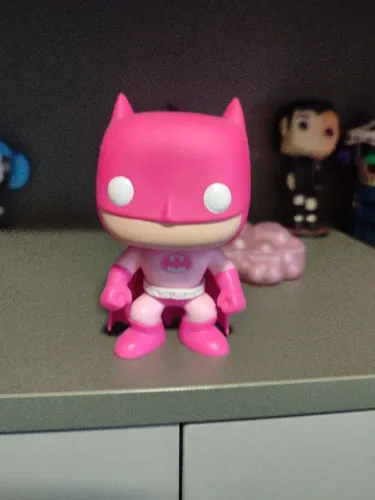 Funko pop do batman cor de rosa - edição comemorativa