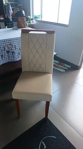 Lindas cadeiras estofada em linho