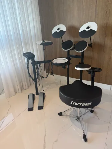 Bateria Eletrônica Roland TD-02 + Acessórios Completos