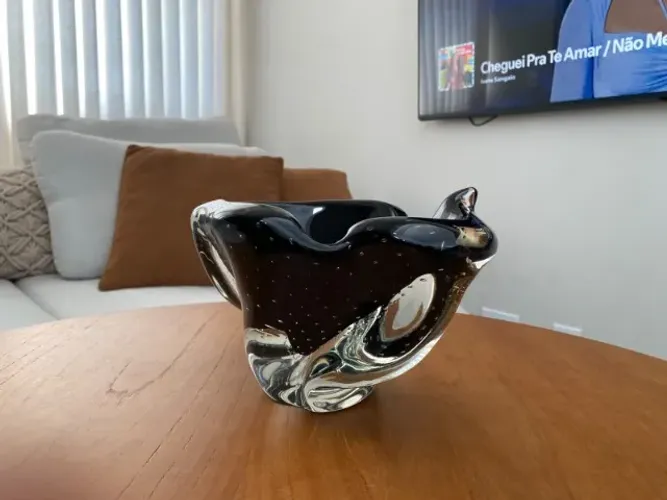 Vaso de cristal preto. 