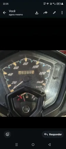 Moto automática bem conservada no ponto de transferência 