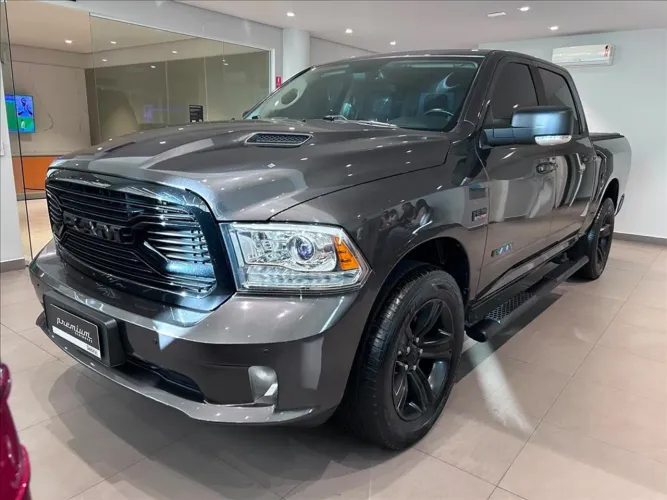 Ram Classic Laramie Night Edition 5.7 V8 16V Gasolina 4X4 Aut. 2022