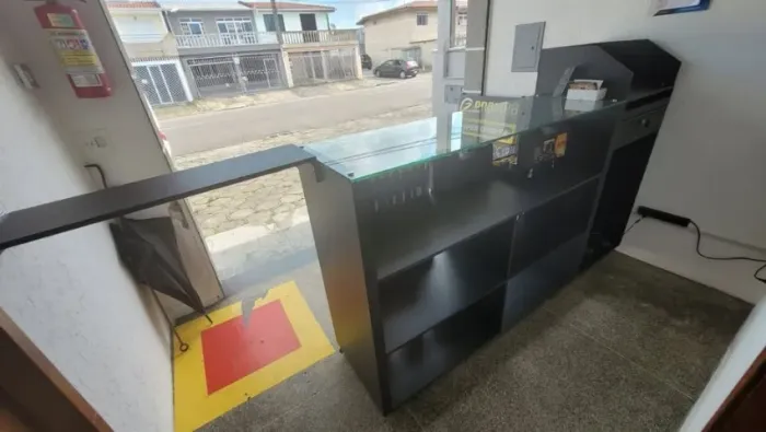 Balcão Vitrine de vidro p/ Recepção de loja c/ caixa Semi novo