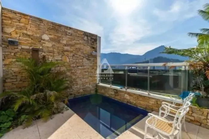 Cobertura Duplex, de 4 quartos e 4 vagas em Ipanema
