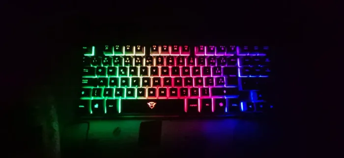 TECLADO GAMER TRUST GXT e MOUSE GAMER TRUST GXT