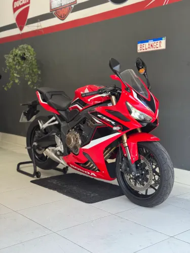 Honda cbr 650r 2023 com apenas 2 mil km