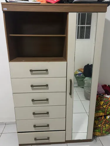 Cômoda com espelho 