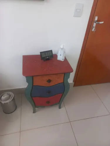 Mesa de cabeceira retro