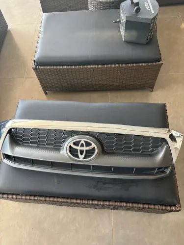 Grade frontal hilux 2009 a 2011. (Serve nas 2006 até 2011)