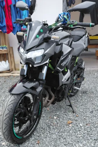 Vendo ou troco z400 .Aceito trocas por moto carenada Ex: R3 , ninja etc