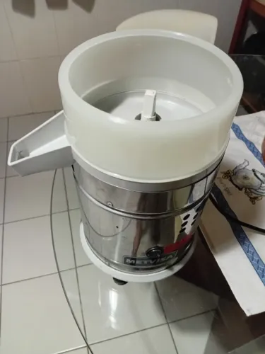 Espremedor Industrial Bivolt para sucos