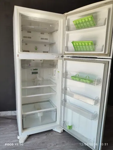 Geladeira 450 litros modelo Frost Free