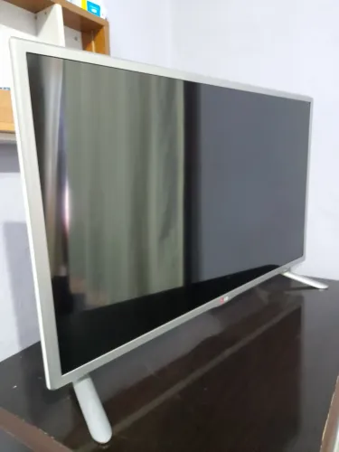 Televisão LG 20 pegada concervadicima funcionamento em tacto perfeita condições. 