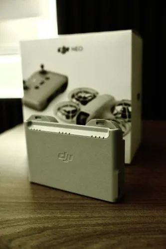2 baterias + hub de carregamento DJI NEO