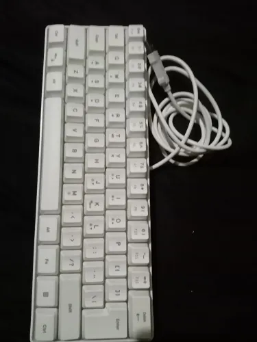 Teclado mecânico branco. .novo