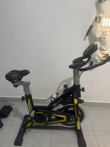 Bicicleta Spinning Com Roda De Inércia De 13kg Wct Fitness Cor Preto