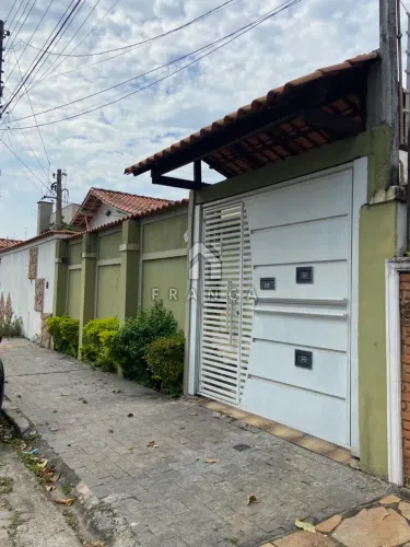 CASA 03 DORMITÓRIOS SENDO 01 SUITE - JARDIM MARISTER JACAREÍ SP