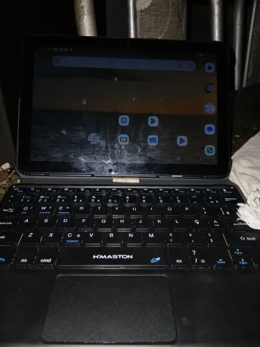 Vendo tablet com teclado e acessórios