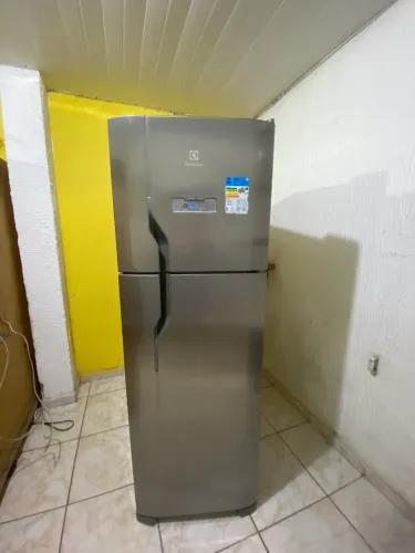 Geladeira Electrolux funcionando perfeitamente toda boa 