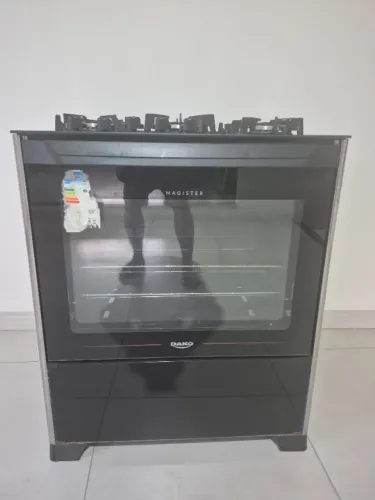 Fogão dako 5 bocas , mesa de vidro magister 