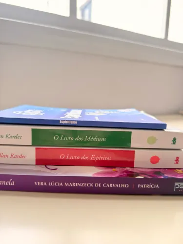 Kit 4 Livros Espiritismo Allan Kardec + Violetas na Janela
