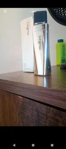 -Se kit com dois perfumes seminovos um Malbec magnet E também o Kaiak urbe Somente 200