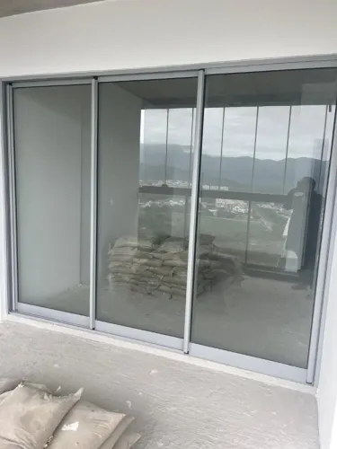 Porta Grande de Varanda 2,75 x 2,50 Nova