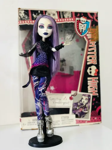 Monster High Spectra Vondergeist - Picture Day