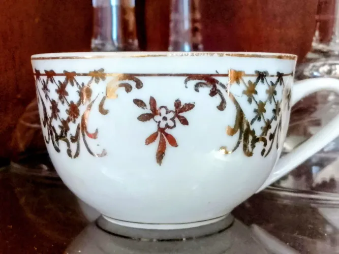 Xícara de Café sem pires . Porcelana Mauá anos 50 / 60. Está perfeita.