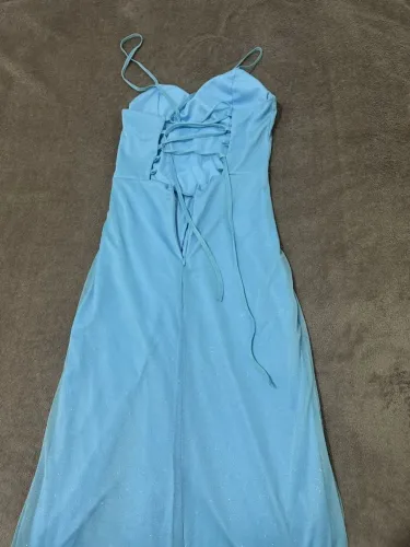 Vestidos usados apenas uma vez, pela minha esposa 