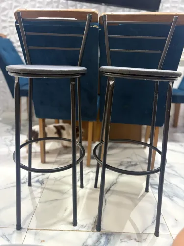 Banquetas de ferro com encosto