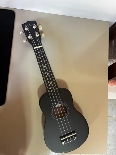 Ukulele Makani Preto