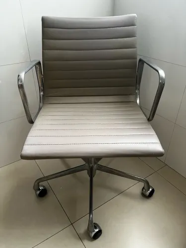 Cadeira de escritório Eames