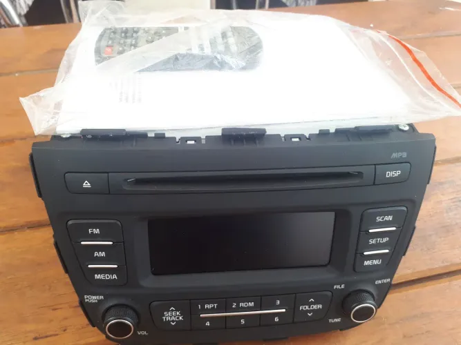 Som MP3 ORIGINAL Kia Sorento praticamente sem uso. 