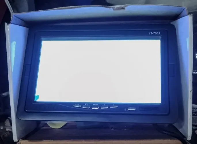 Mini-TV 7" TFT color, entrada de sinal RCA, com fontre de alimentação